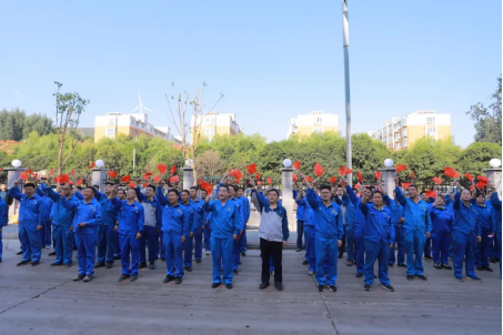 凝心聚力謀發(fā)展，砥礪奮進(jìn)向未來——許昌安彩舉行國慶升國旗儀式