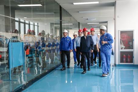 打造向上向前第一象限生力軍 錘煉甘于做人做事作難、受苦受累受屈的企業(yè)家隊伍——河南投資集團黨委書記、董事長劉新勇蒞臨安彩高科開展主題教育調(diào)研